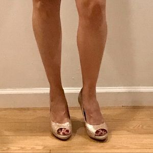 Dyeables ‘Sari Champagne Glitter’ open toe pumps